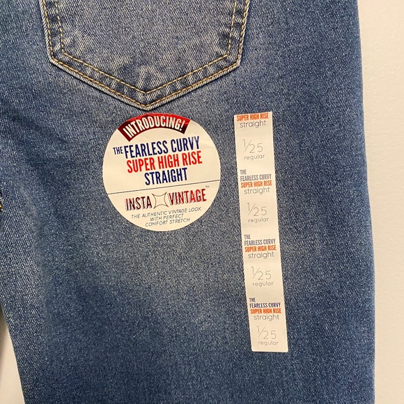 Wallflower Fearless Curvy Jeans - Picture 6 of 7